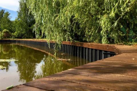 vinyl bulkhead with wooden cap and walkway