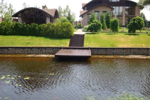 wooden timber bulkhead for shore protection