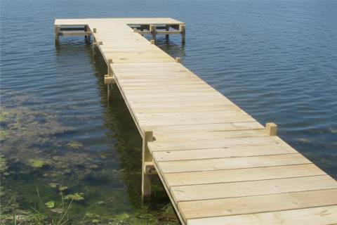 wooden pier t-shape construction